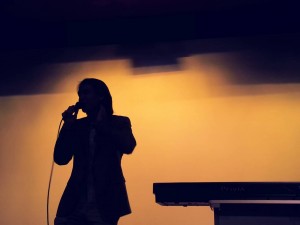 This is a shot of me doing a singing workshop in a high school. รูปตอนที่ไปทำworkshop สอนร้องเพลง ที่โรงเรียน สาธิตประสานมิตร